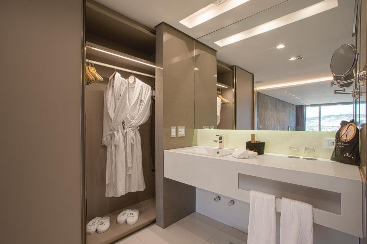 Suryaa Hotel Pinhais, Curio Collection By Hilton Экстерьер фото