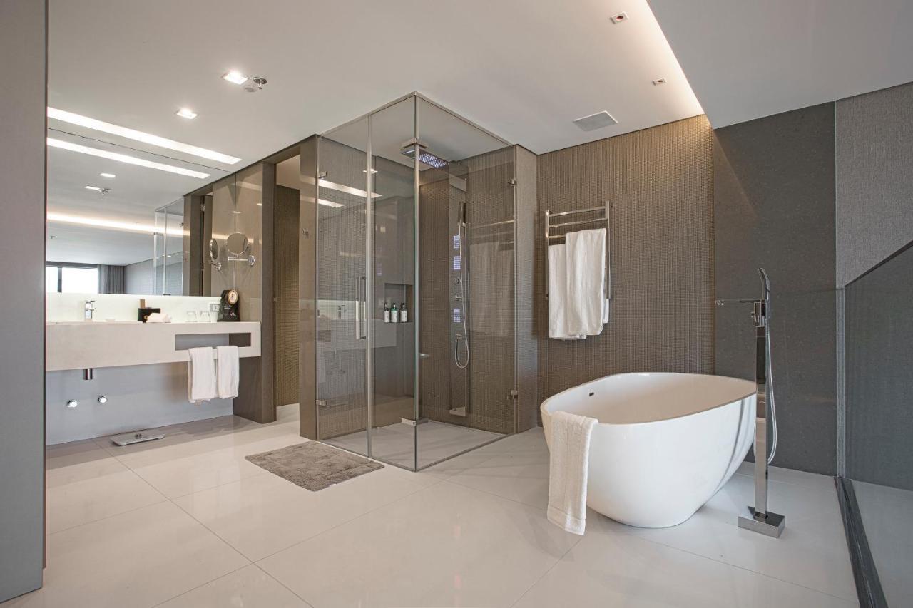 Suryaa Hotel Pinhais, Curio Collection By Hilton Экстерьер фото