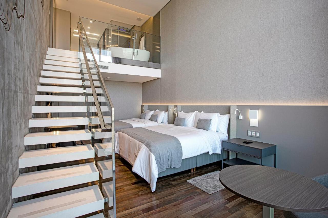 Suryaa Hotel Pinhais, Curio Collection By Hilton Экстерьер фото