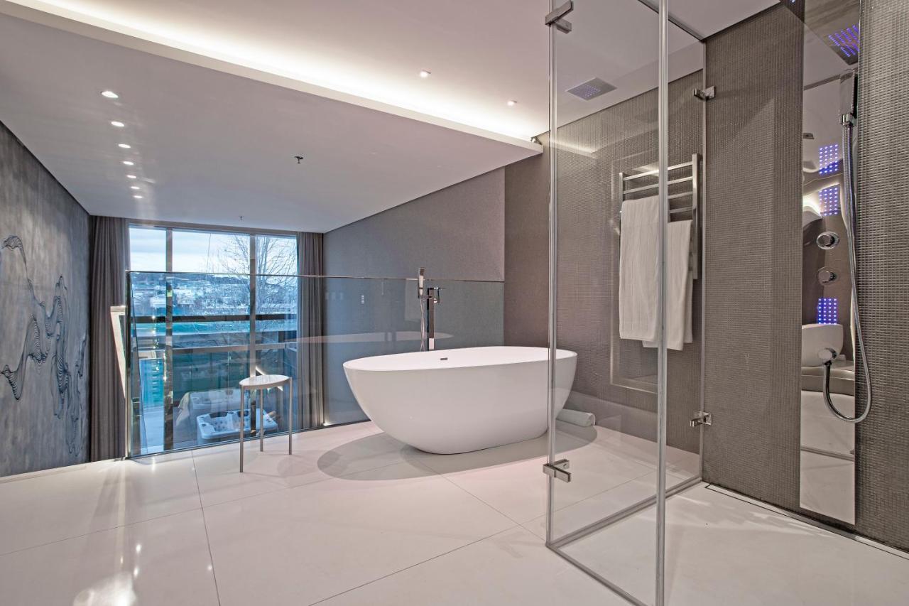Suryaa Hotel Pinhais, Curio Collection By Hilton Экстерьер фото