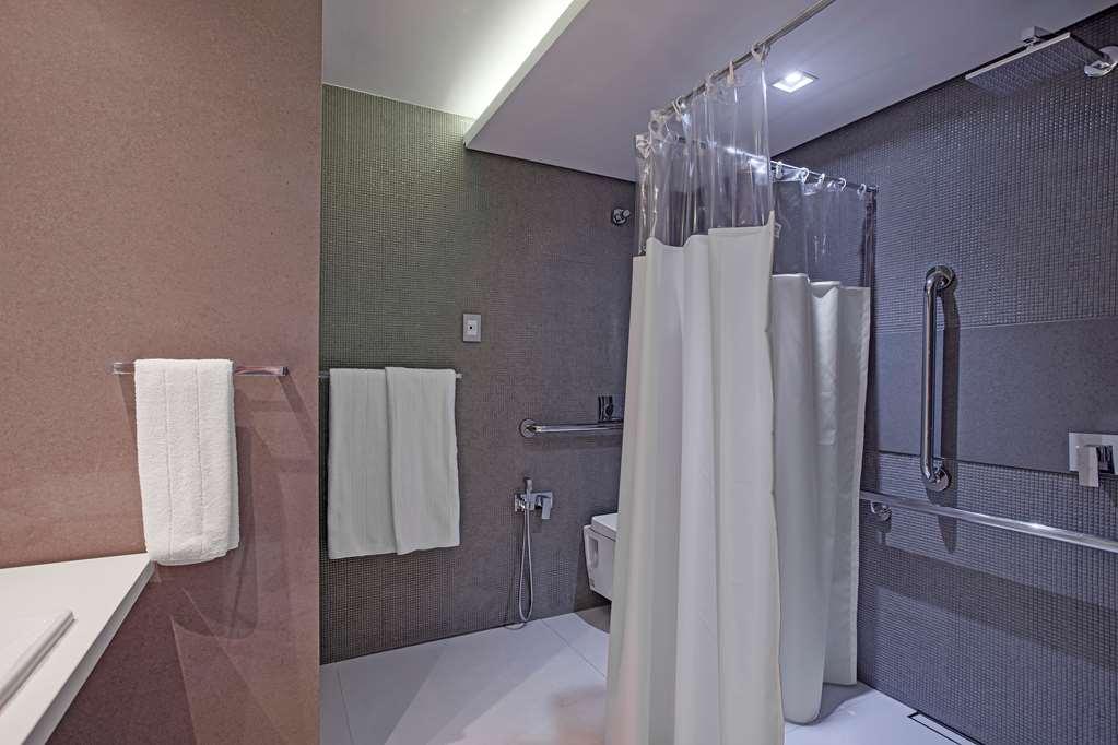 Suryaa Hotel Pinhais, Curio Collection By Hilton Экстерьер фото