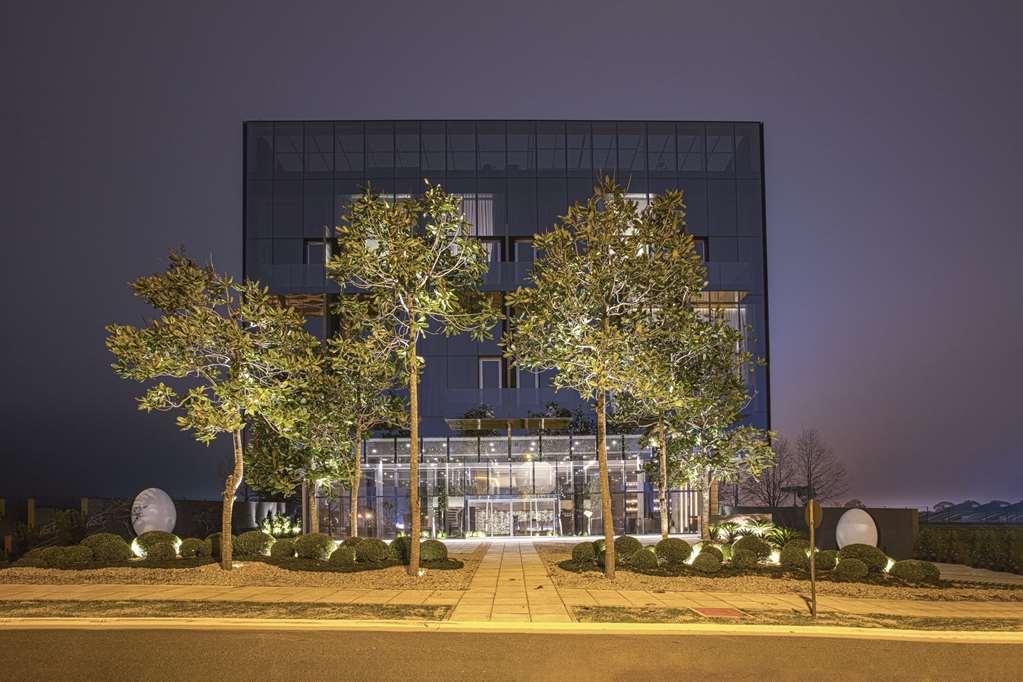 Suryaa Hotel Pinhais, Curio Collection By Hilton Экстерьер фото